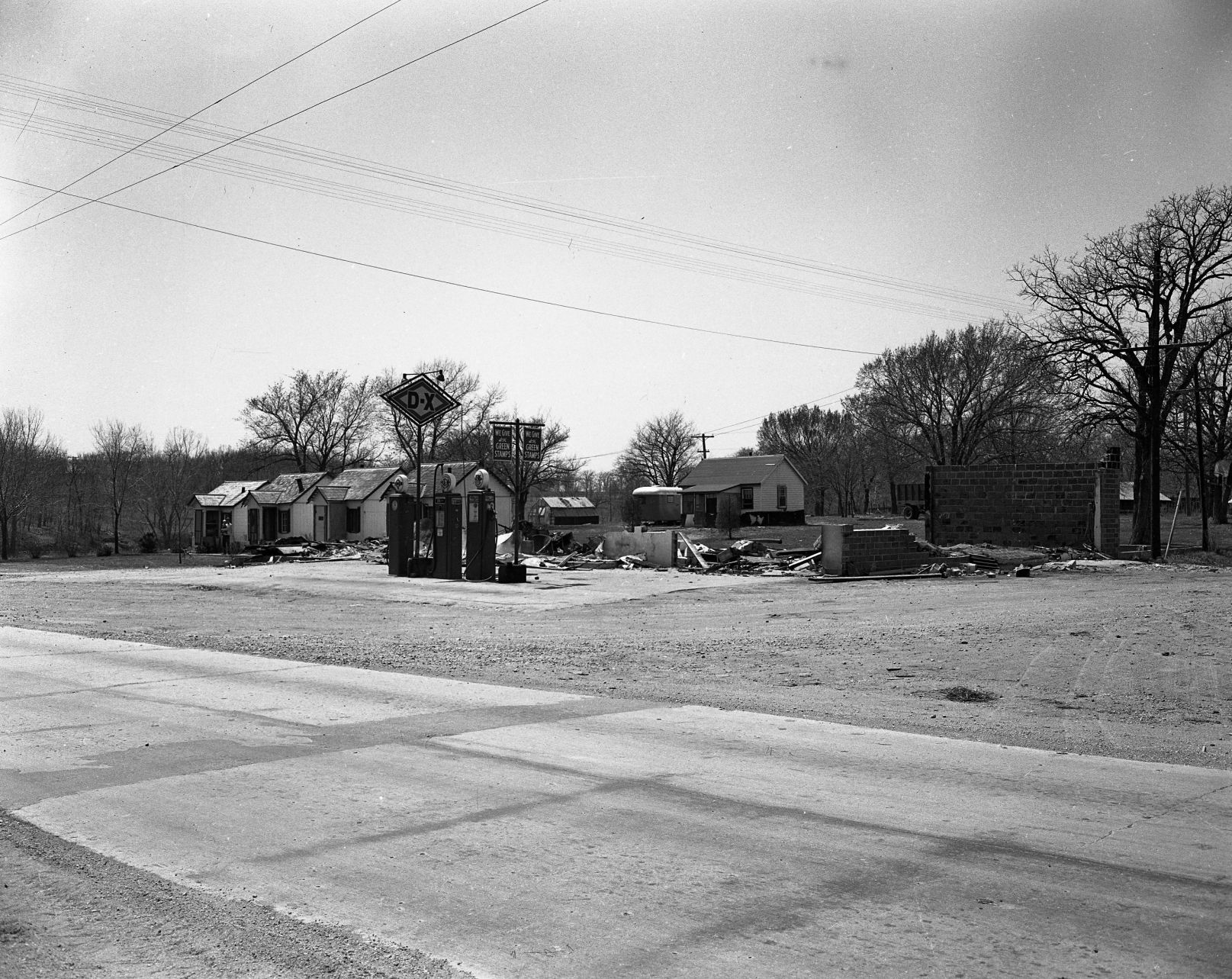 SL16503 filling station fire 01.jpg